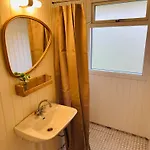 Casa vacanze Charming Near Heatherhill With Jacuzzi