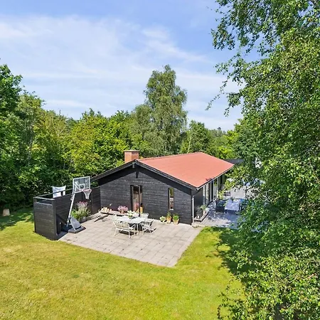 Semesterbostad Charming Near Heatherhill With Jacuzzi Vejby